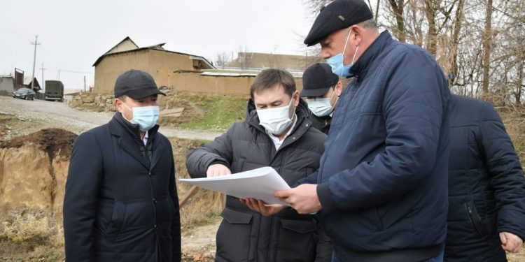 Шымкент әкімі Базарқақпа тұрғын алабындағы көпірдің жағдайымен танысты