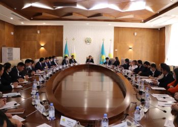 Түркістан: Жас депутаттар корпусының алғашқы отырысы өтті