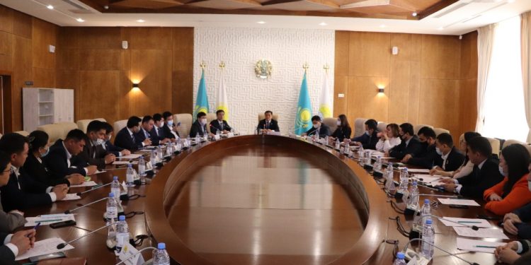 Түркістан: Жас депутаттар корпусының алғашқы отырысы өтті