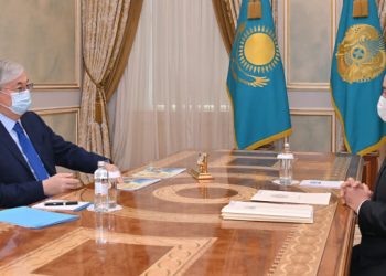 Мемлекет басшысы Түркістан облысының әкімі Өмірзақ Шөкеевті қабылдады