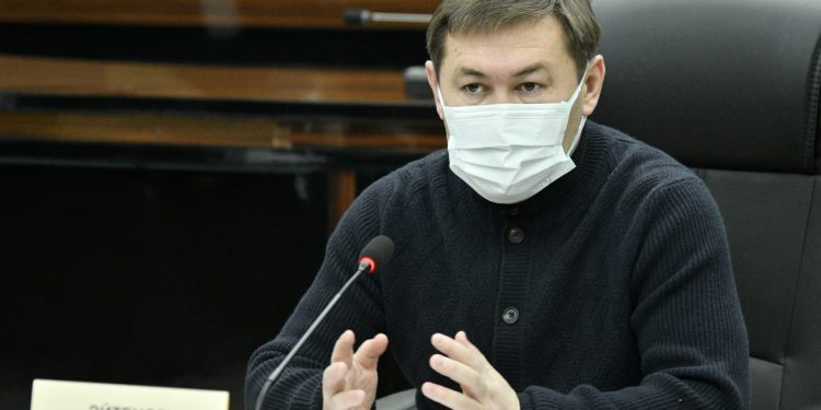 Шымкент әкімі Әл-Фараби ауданының белсенділерімен кездесті