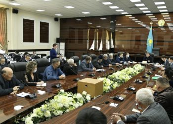 Мұрат Әйтенов белсенділермен Қаратау ауданындағы маңызды мәселелерді талқылады