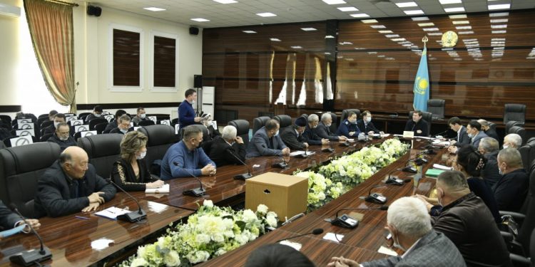 Мұрат Әйтенов белсенділермен Қаратау ауданындағы маңызды мәселелерді талқылады