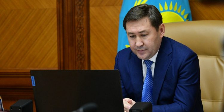 Шымкент әкімі азаматтарды онлайн қабылдады