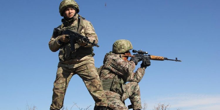 Шымкент: Барлау бөлімшелерінде жауынгерлік оқ ату дайындығы пысықталды