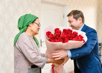 Мұрат Әйтенов нәзік жандыларды мерекемен құттықтады