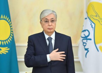 Президент Қасым-Жомарт Тоқаев билік партиясының кезектен тыс съезіне қатысты