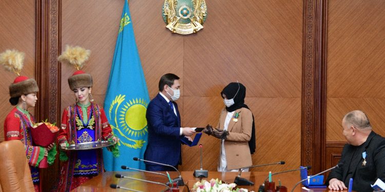 Мұрат Әйтенов мемлекеттік наградаларды табыстады