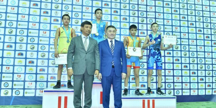 Шымкентте күрес түрлерінен ел біріншілігінің салтанатты ашылу рәсімі өтті