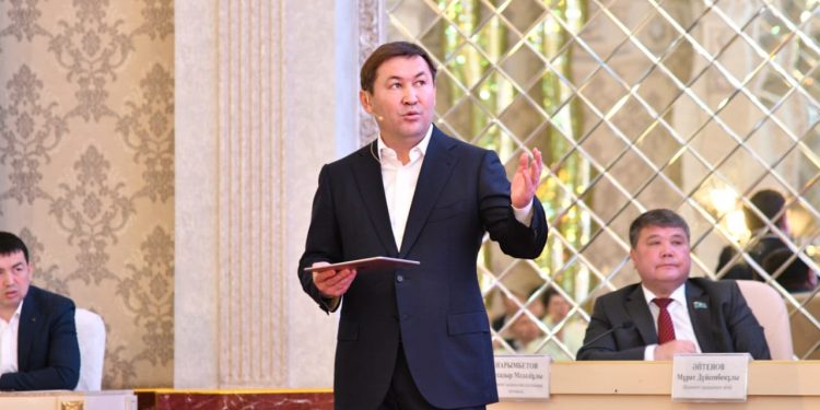 М.Әйтенов Абай ауданы тұрғындарымен есепті кездесу өткізді