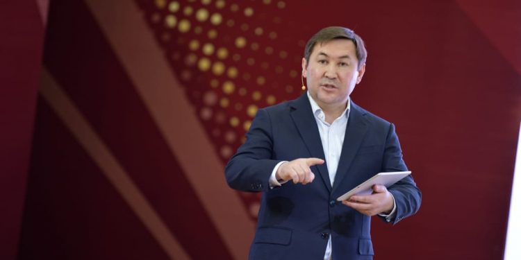 Шымкент әкімі Әл-Фараби ауданы тұрғындарына өткен жылды қорытындылап есеп берді