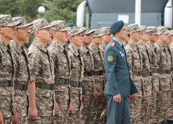 Түркістан: Кентауда жастарды әскерге шығарып салу рәсімі өтті