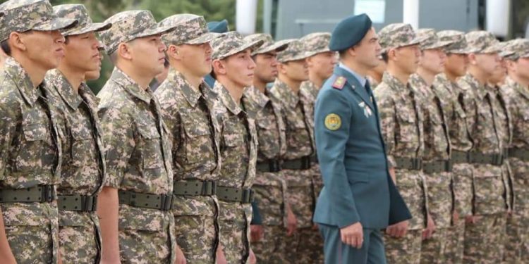 Түркістан: Кентауда жастарды әскерге шығарып салу рәсімі өтті
