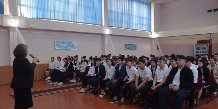 Шымкентте оқушылармен «адалдық сағаты» өтті