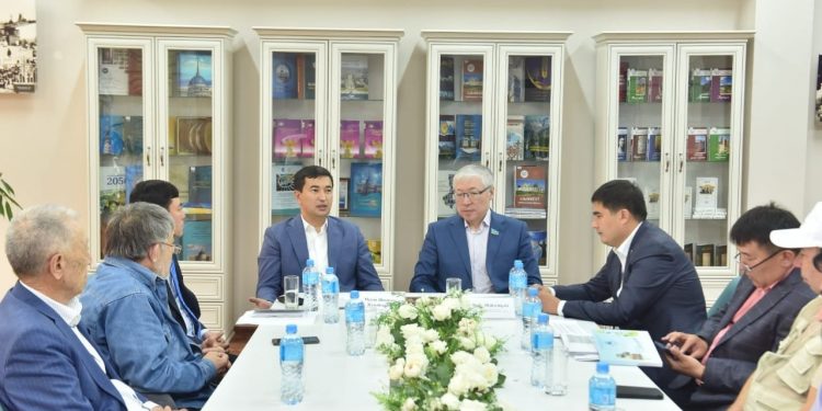 Шымкентке келген мәжіліс депутаты саяси реформаларға тоқталды