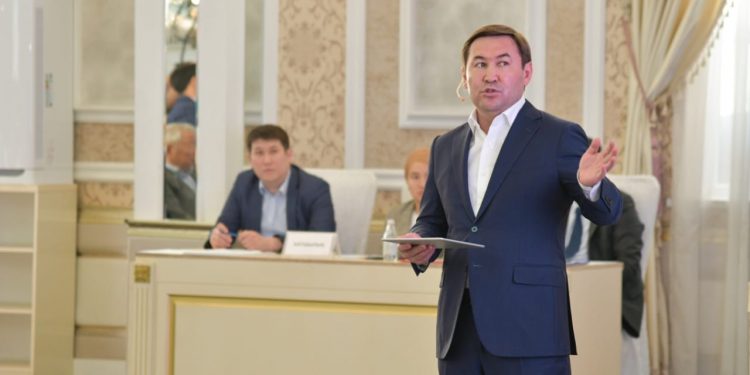 М.Әйтенов Еңбекші ауданы тұрғындарымен кездесті