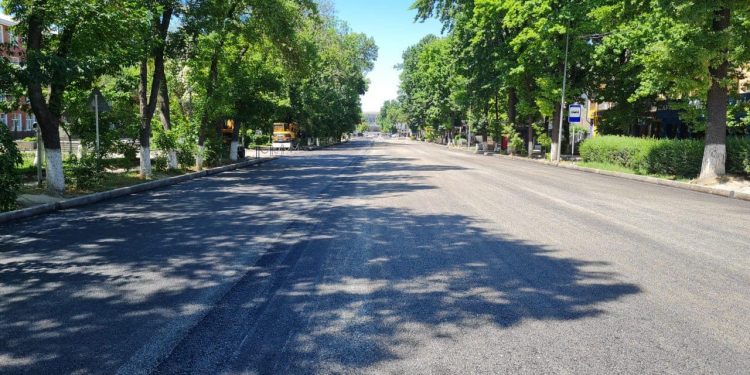 Шымкентте Иляев көшесінде орташа жөндеу жұмыстары жүргізілуде