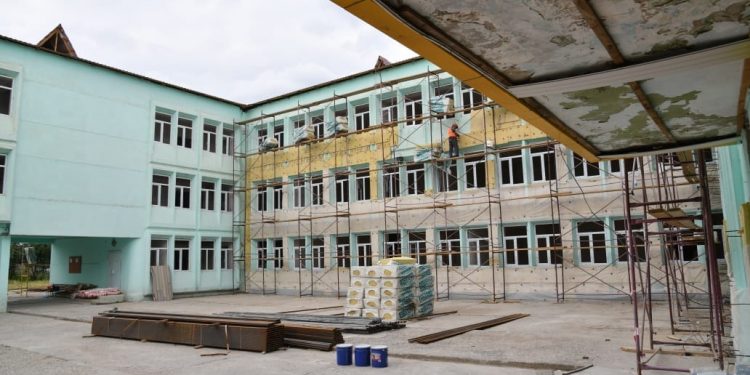 Шымкент: №11 мектеп күрделі жөндеуден өтуде