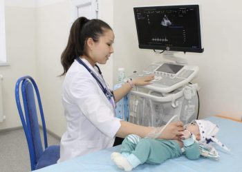 Түркістан облысының дәрігерлері мереке күні балаларға қуаныш сыйлады