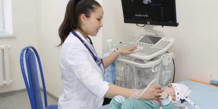 Түркістан облысының дәрігерлері мереке күні балаларға қуаныш сыйлады