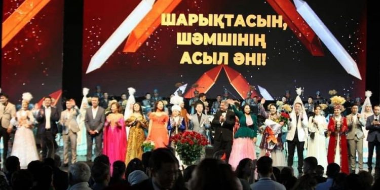 Түркістан өнерпаздары Алматыда «Шарықтасын шәмшінің асыл әні» атты концерт өткізді