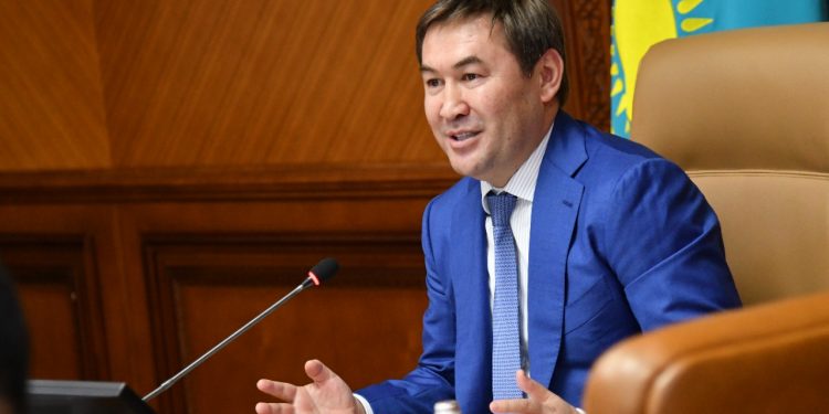 Аким города ежемесячно проводит встречи с молодежью Шымкента