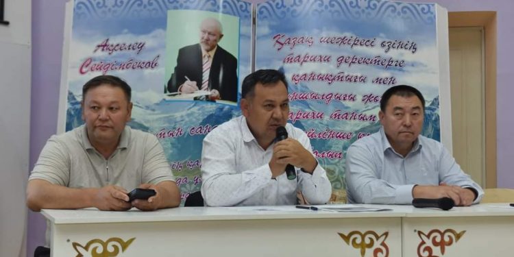 Аким Каратауского района встретился с жителями