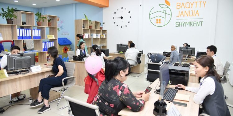 Белсенді өмір сүру орталығында жалғызілікті қариялар күні бойы қызмет алады