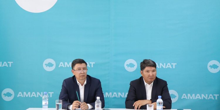 Шымкент : Білім және денсаулық сақтау саласындағы маңызды мәселелер зерделенді