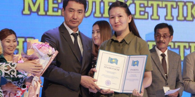 Түркістан өңірінің мемлекеттік қызметшілері өз әріптестеріне рухани мерекелік кеш сыйлады