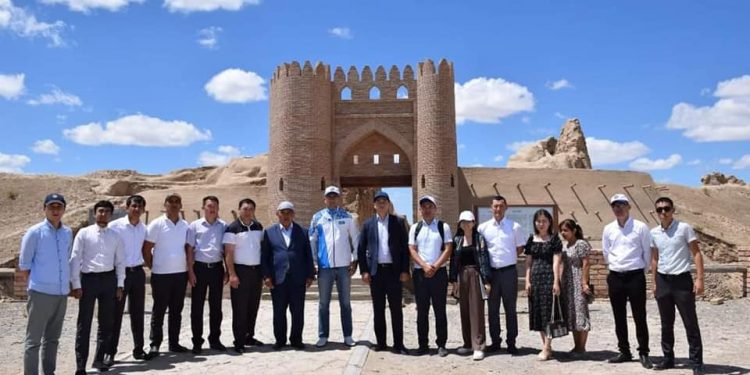 Түркістан: Этнос жастары «Қазақтану» жобасы аясында тарихи орындарды аралады