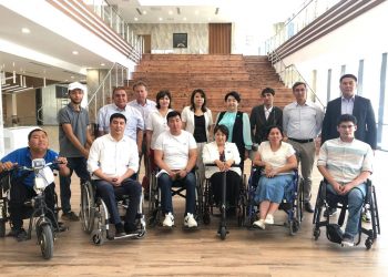 Сенатор түркістандықтармен кездесті