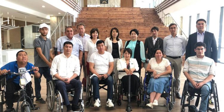 Сенатор түркістандықтармен кездесті