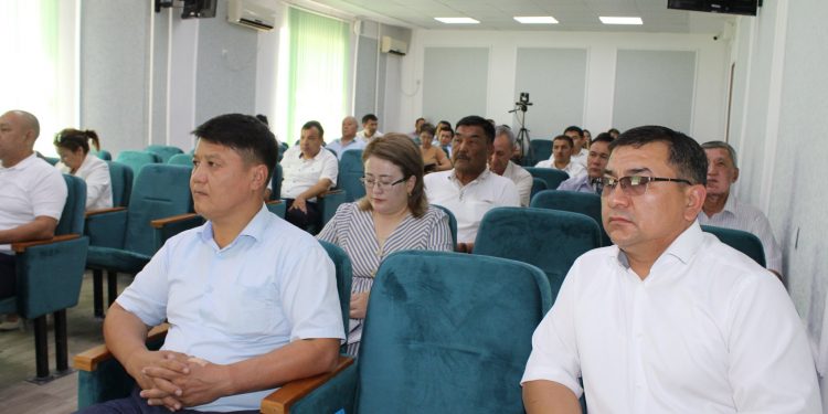 Жетінші шақырылымдағы аудандық мәслихаттың кезектен тыс өткен сессиясында бюджет мәселесі қаралды