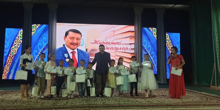 Ауданда Әкім Ысқақтың «Жүректегі  жазулар» атты кеші өтті