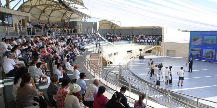 Түркістандықтармен кездескен Ө.Шөкеев тың жобалармен бөлісті