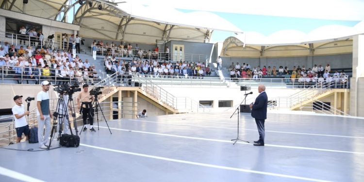 Түркістан: Өмірзақ Шөкеевпен кездесуге 500-ден астам адам келді