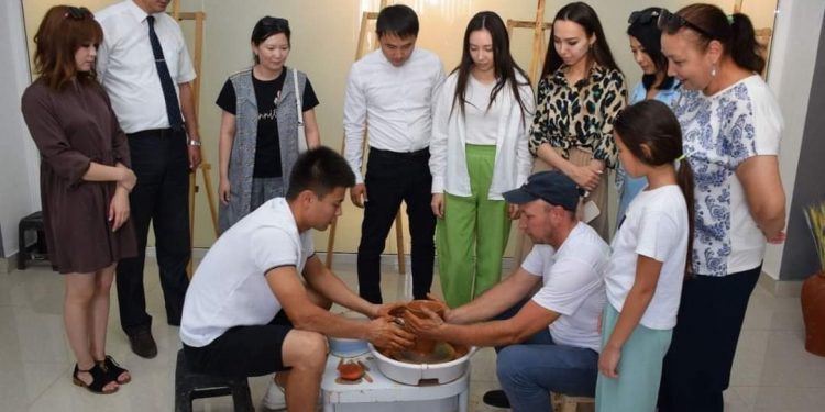 Түркістанда этнос өкілдеріне қазақ қолөнерінің шеберлік сыныптары өткізілді