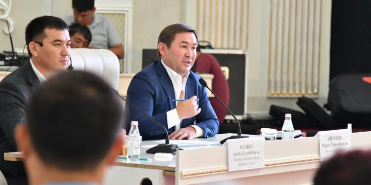 М.Әйтенов Еңбекші ауданы тұрғындарымен есепті кездесу өткізді