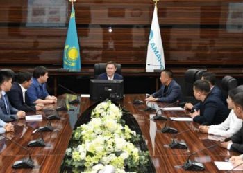 Шымкент әкімі белсенді жастармен кездесті