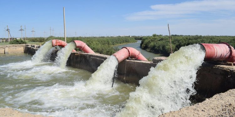 Түркістан: Отырарда шаруалардың ағын су мәселесі шешімін тауып келеді
