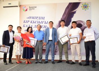 Отырар: Ақындар балалар тақырыбын жырына арқау етті