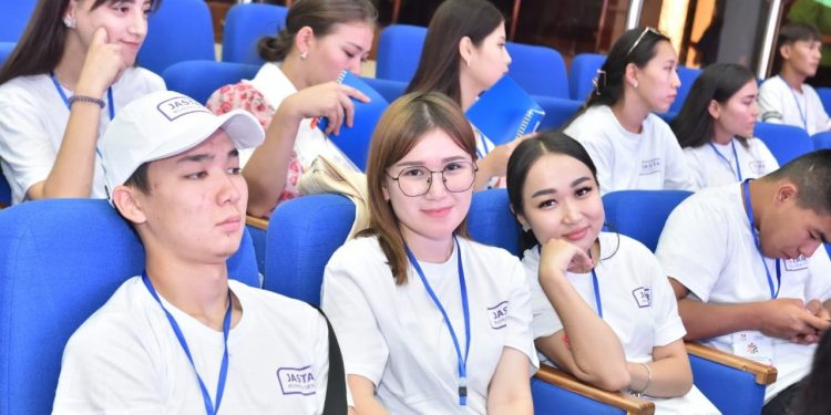 Шымкент: Волонтерлар бір-бірімен тәжірибе алмасты