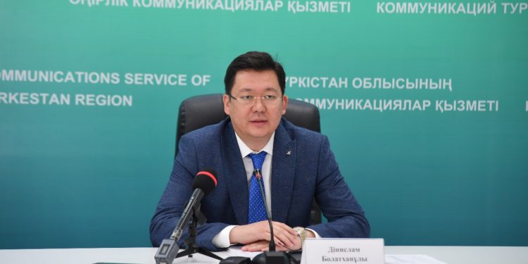 Түркістан: АӘК алатын отбасылардың балалары мектеп формасымен қамтамасыз етіледі