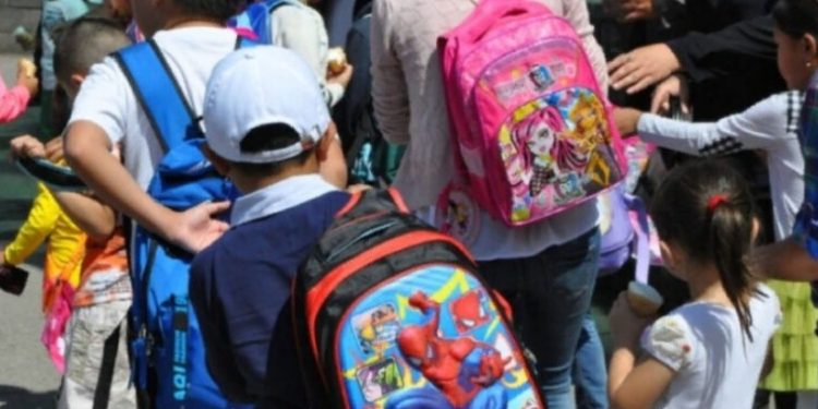 Шымкентте 214 балаға оқуға қажетті құрал-жабдықтар таратылды