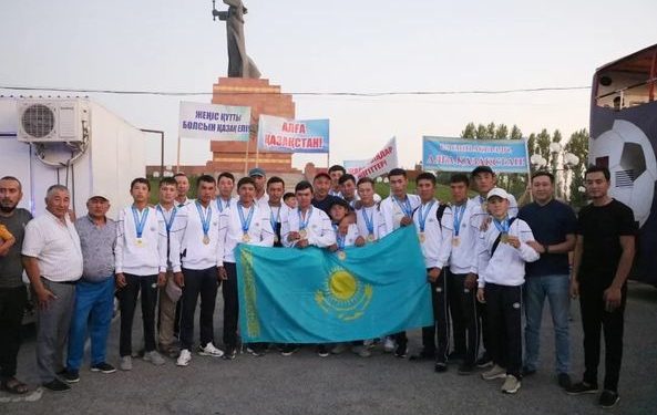 ТҮРКІСТАН ОБЛЫСЫНЫҢ ЖАСӨСПІРІМДЕРІ КӨКПАР МЕН АУДАРЫСПАҚТАН ҚАЗАҚСТАН ЧЕМПИОНЫ АТАНДЫ