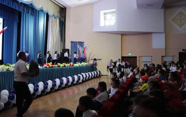 КЕНТАУДА 1000 ОҚУШЫ МЕКТЕПКЕ ҚАЖЕТТІ ҚҰРАЛМЕН ҚАМТЫЛДЫ