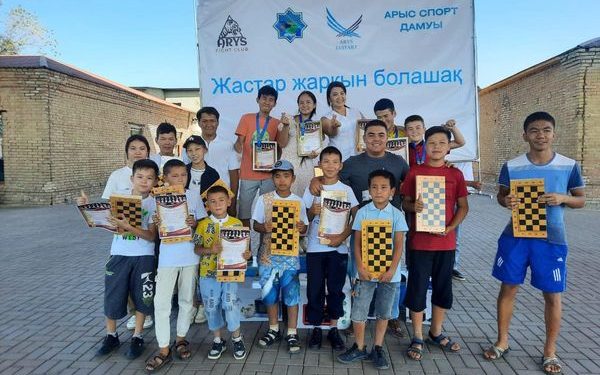 ТҮРКІСТАН: АРЫСТА ЖАСТАР КҮНІНЕ ОРАЙ ШАХМАТТАН ЖАРЫС ӨТТІ