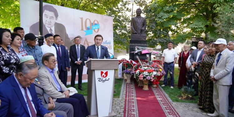 Асанбай Асқаровтың туғанына 100 жыл