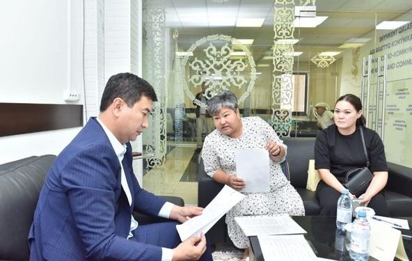 ШЫМКЕНТ: ҚАЛА ӘКІМІНІҢ БІРІНШІ ОРЫНБАСАРЫ КЕЗЕКТІ ҚАБЫЛДАУЫН ӨТКІЗДІ